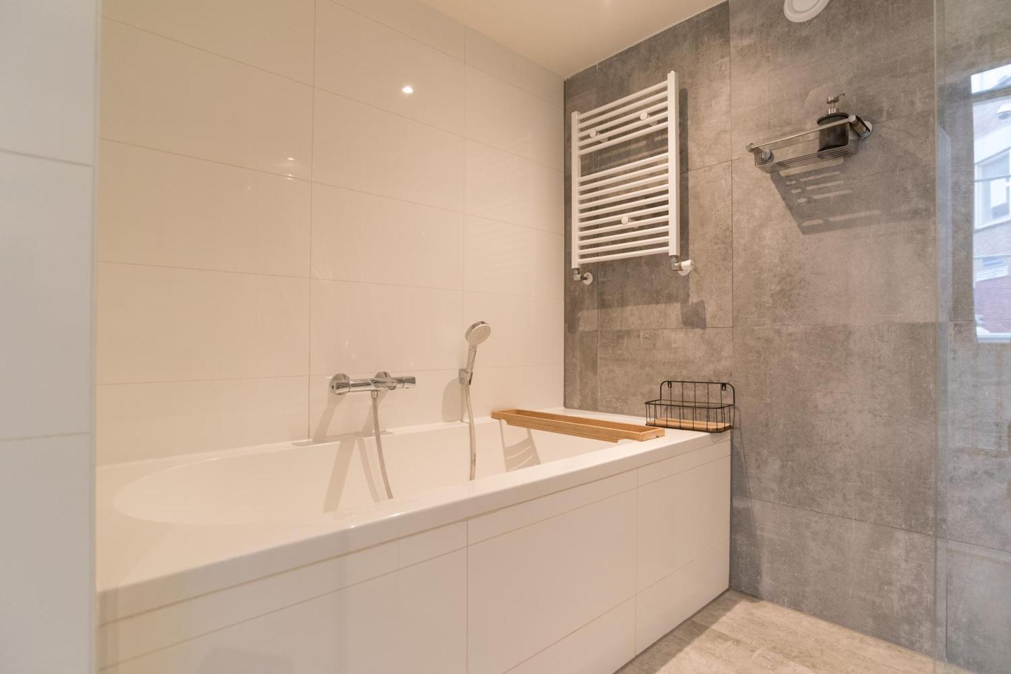 Deluxe Double Room Bath Smedestraat