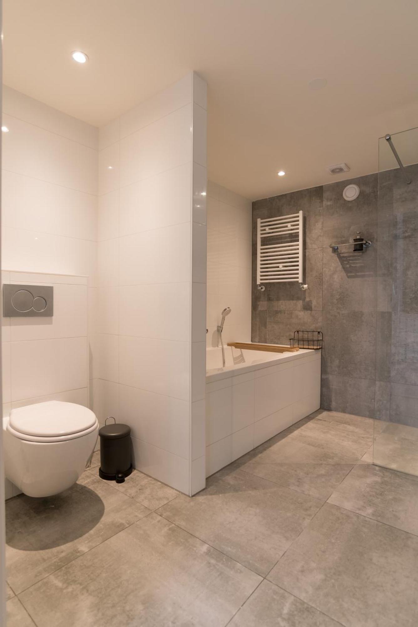 Deluxe Double Room Bath Smedestraat