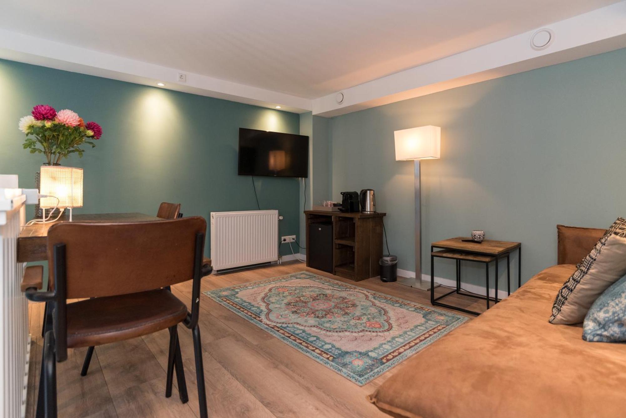 Deluxe Double Room Bath Smedestraat